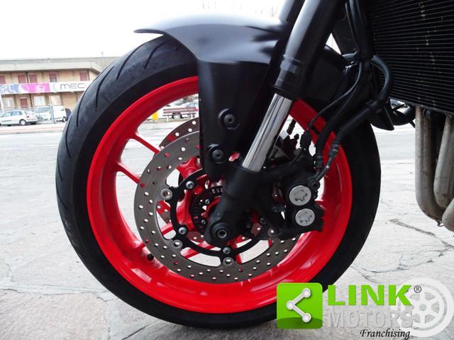 YAMAHA MT-09 -