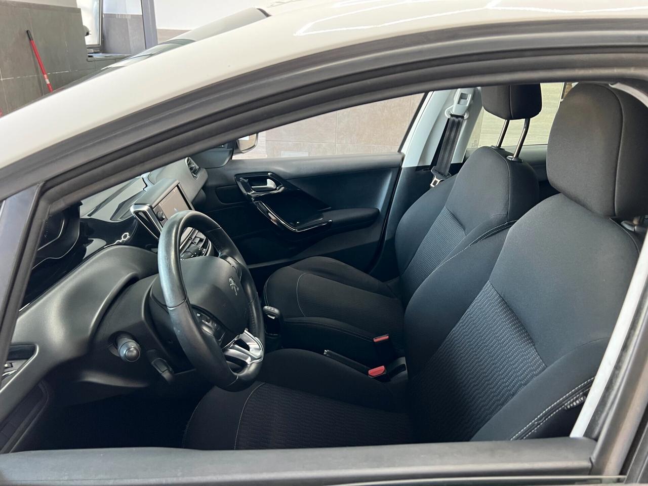 Peugeot 208 PureTech 82 5 porte Allure