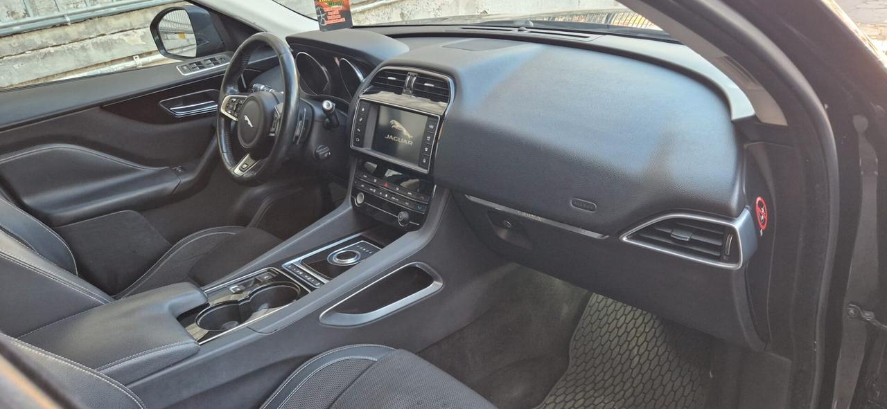 Jaguar F-Pace 2.0 D 180 CV AWD aut. R-Sport