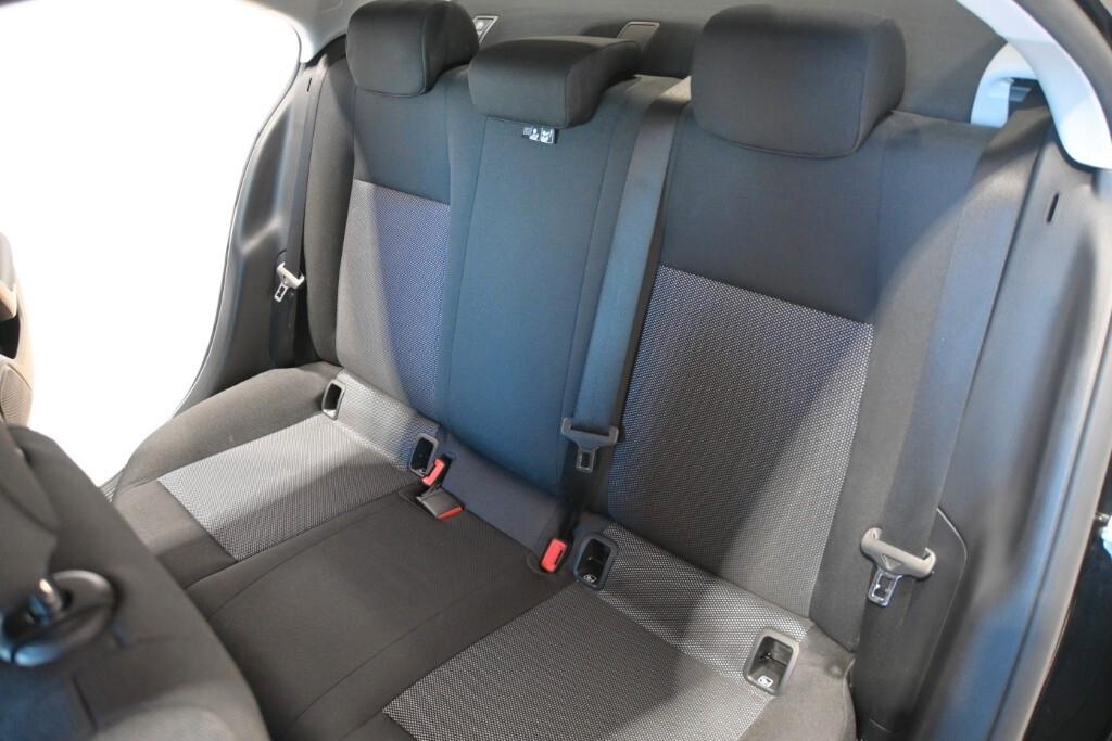 MERCEDES-BENZ A 180D SEDAN 116CV AUTOMATIC BUSINESS SOLUTION ( CRUISE - NAVI PREMIUM - MIRROR - PARK ASSIST - TELECAMERA POST. )
