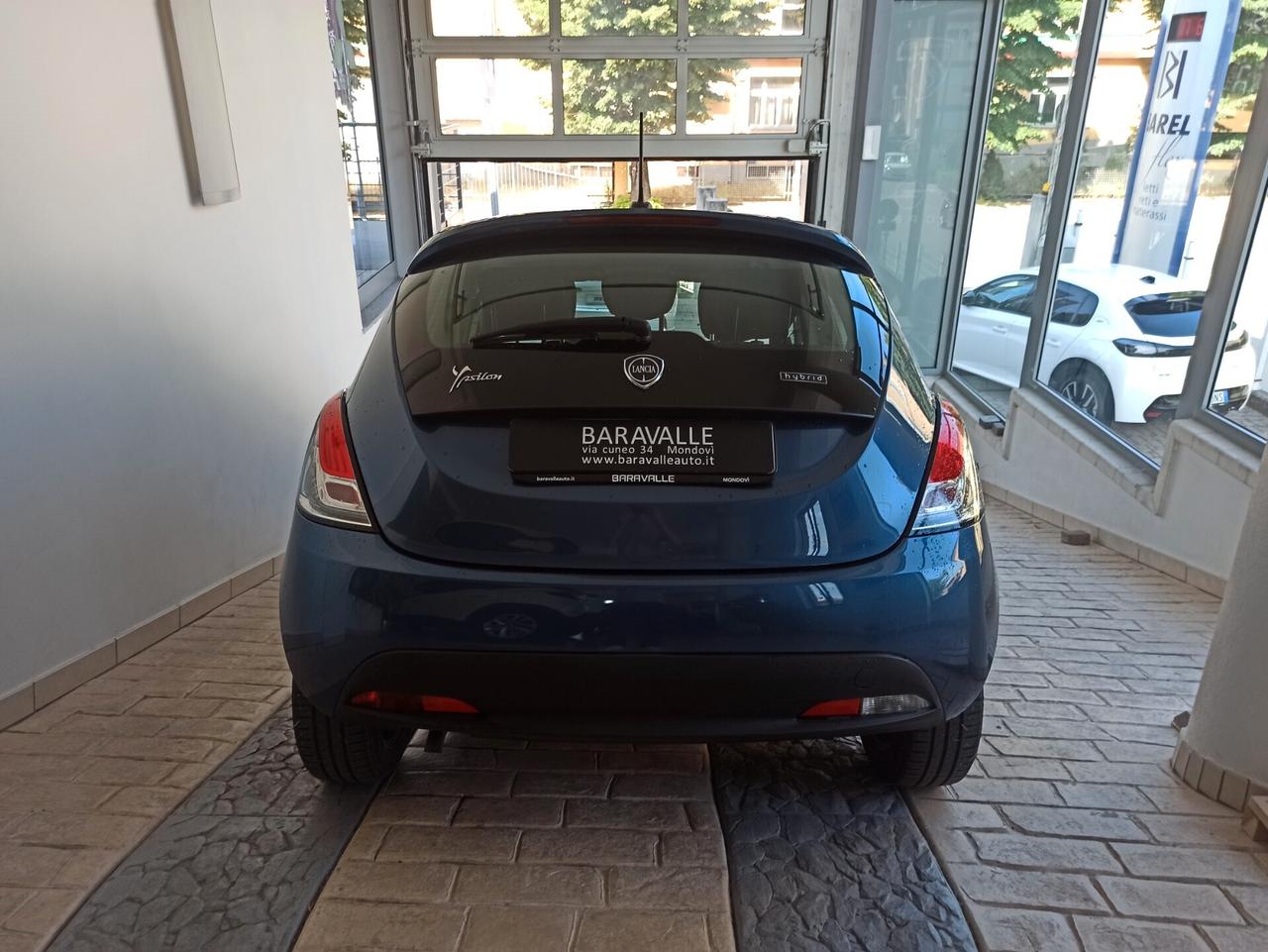 Lancia Ypsilon 1.0 FireFly 5 porte S&S Hybrid Ecochic Silver