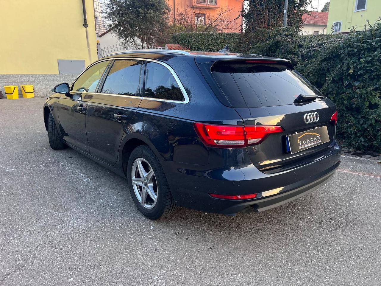 Audi A4 2.0 35 TDI Business Sport #8876