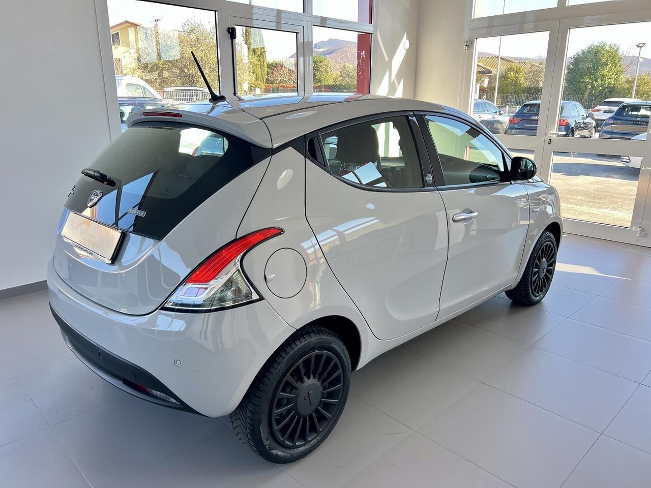 LANCIA YPSILON 1.0 FIREFLY HYBRID SILVER - 2021