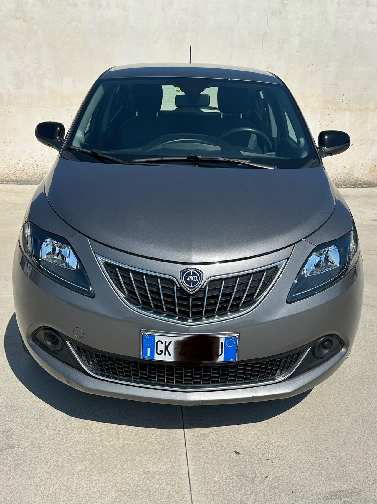 Lancia Ypsilon 1.0 FireFly 5 porte S&S Hybrid Silver