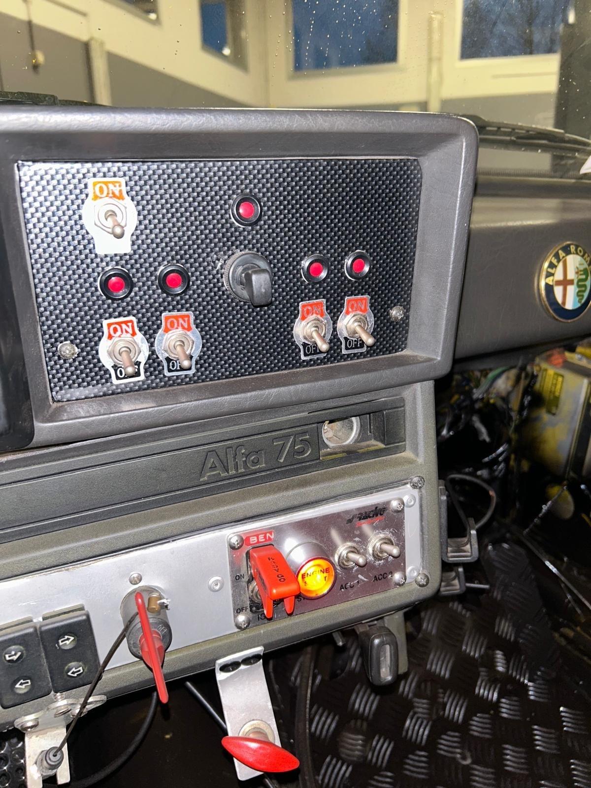 Alfa Romeo 75 2.0 TS Rally Drift