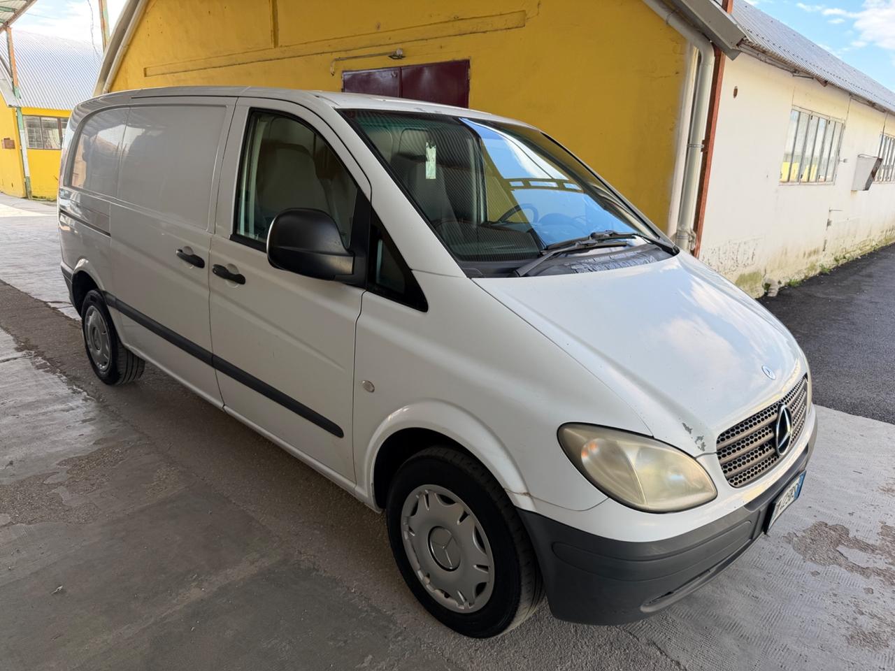 Mercedes Benz Vito 111 CDI 2.2d con clima - 2008