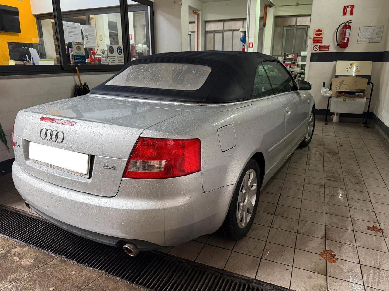 Audi A4 Cabriolet 2.4 V6 30V cat