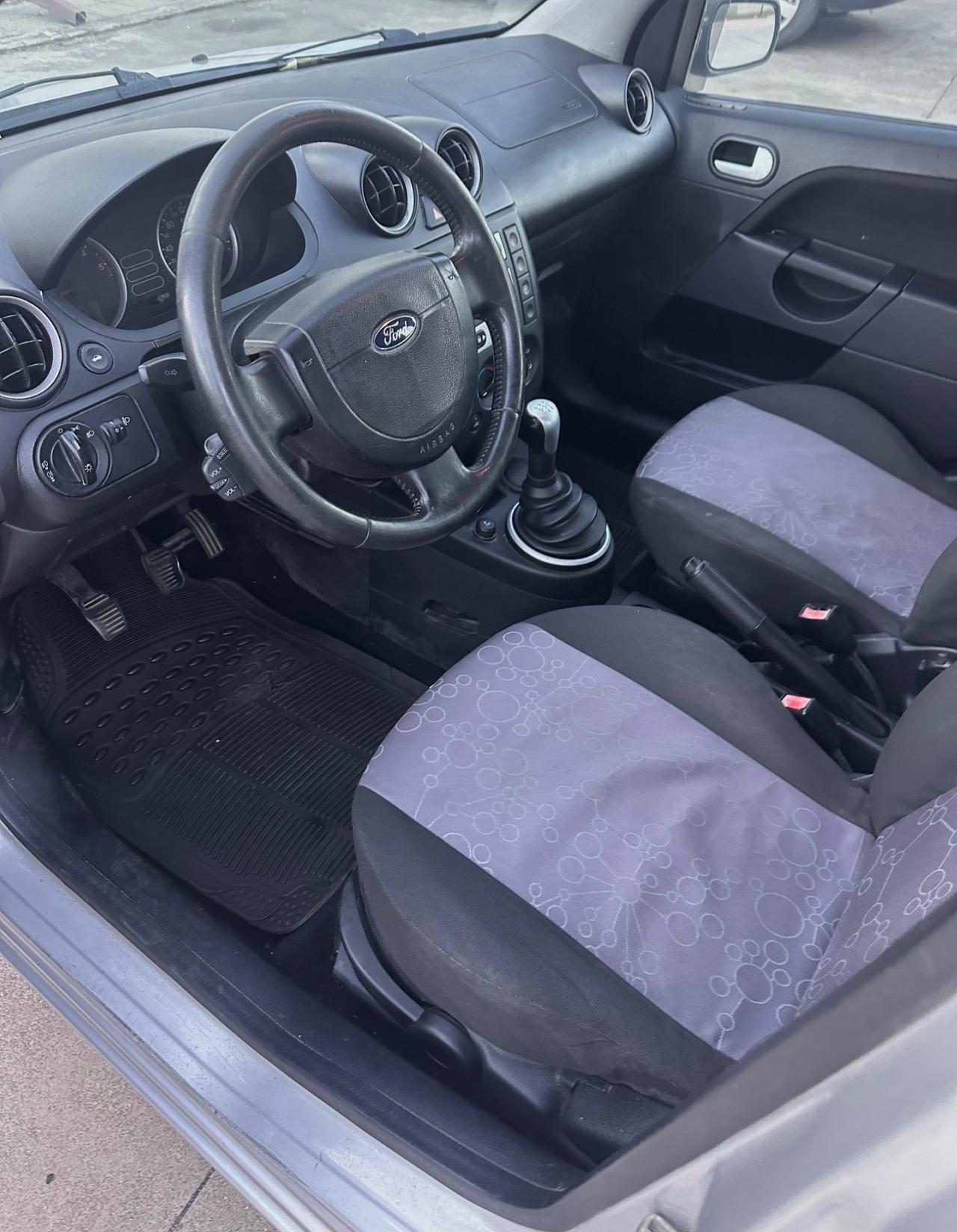 Ford Fiesta 1.4 TDCi 68cv 5p. Ghia