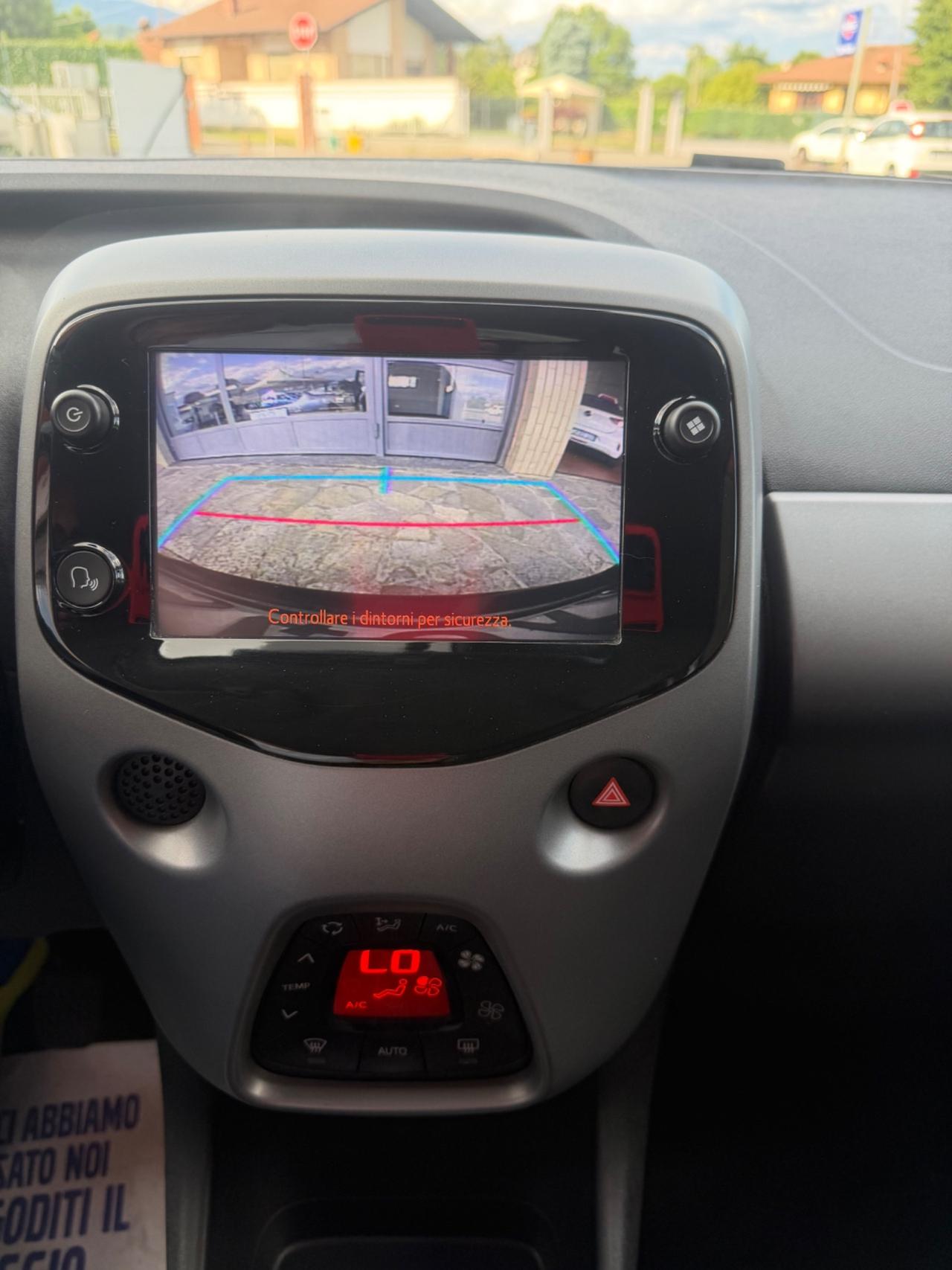 Toyota Aygo Connect 1.0 72 CV 5 porte x-wave
