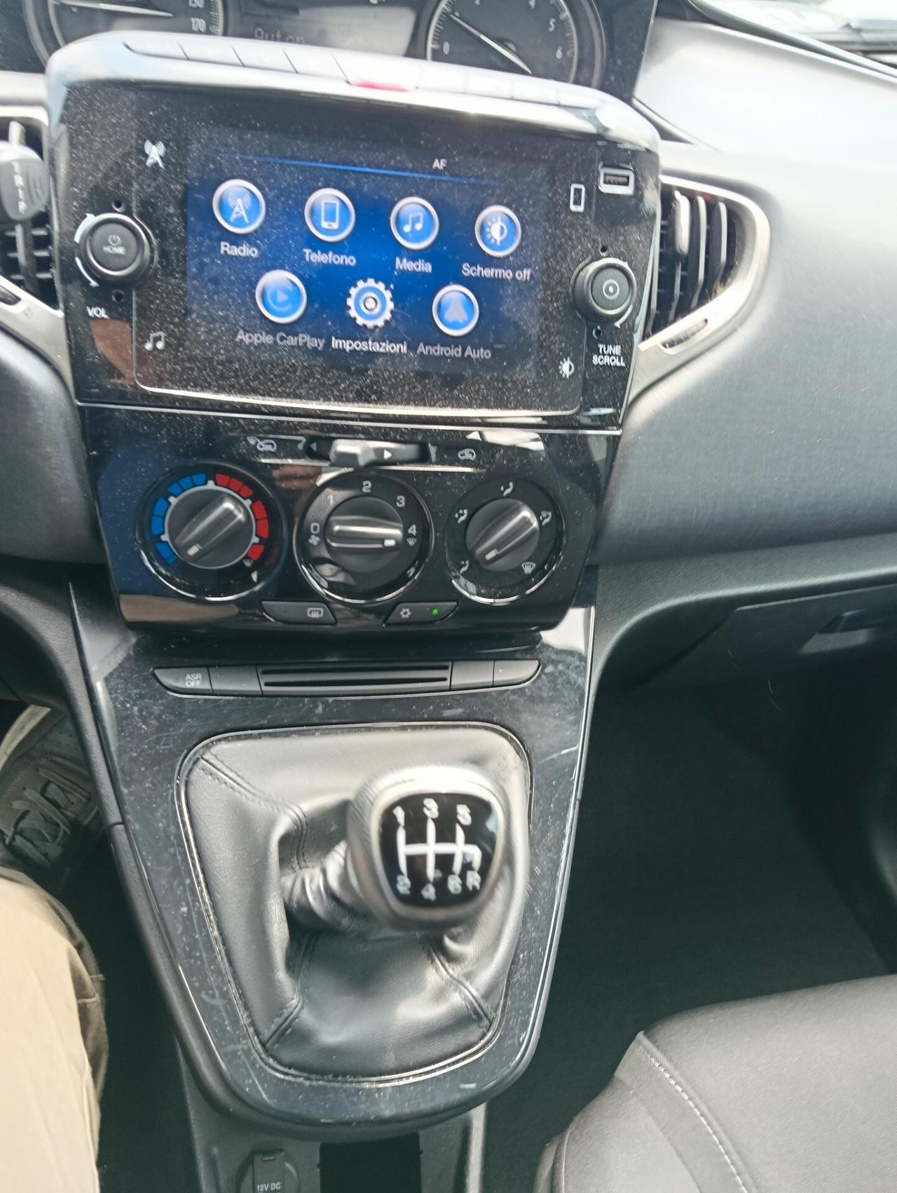 Lancia Ypsilon 1.0 ibrid