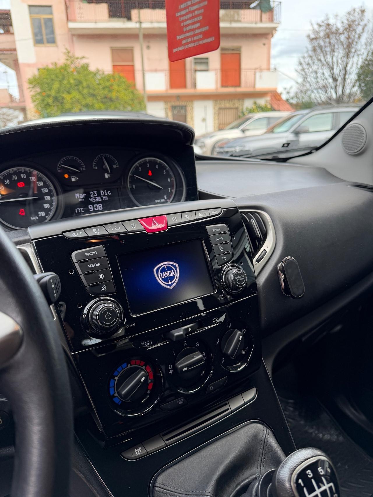 Lancia Ypsilon Hybrid Ecochic