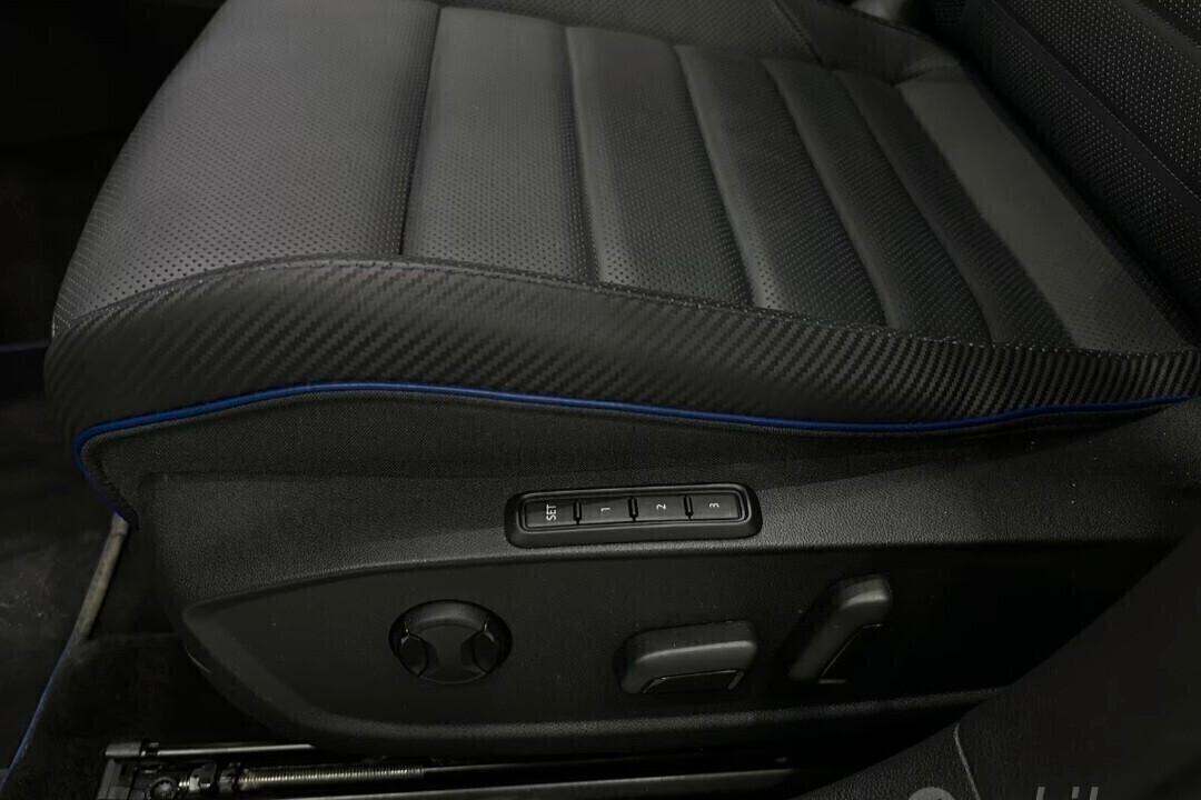 Volkswagen Golf 2.0 TSI R DSG 8 4motion 333cv NUOVA KM0