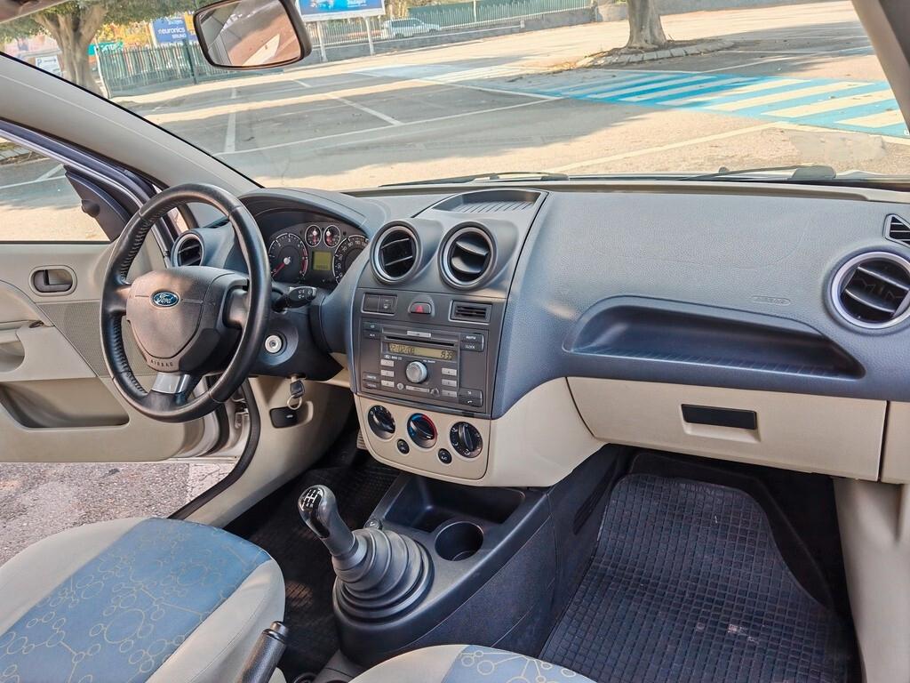 Ford Fiesta 1.4 diesel con 99.000 km