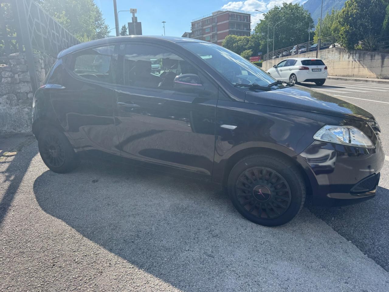 Lancia Ypsilon 1.2 69 CV 5 porte Elefantino