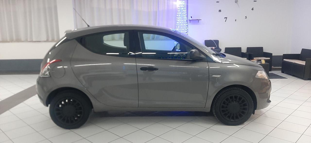 Lancia Ypsilon 1.2 69 CV 5 porte S&S Gold