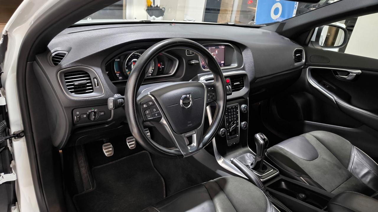 Volvo V40 D2 R-design