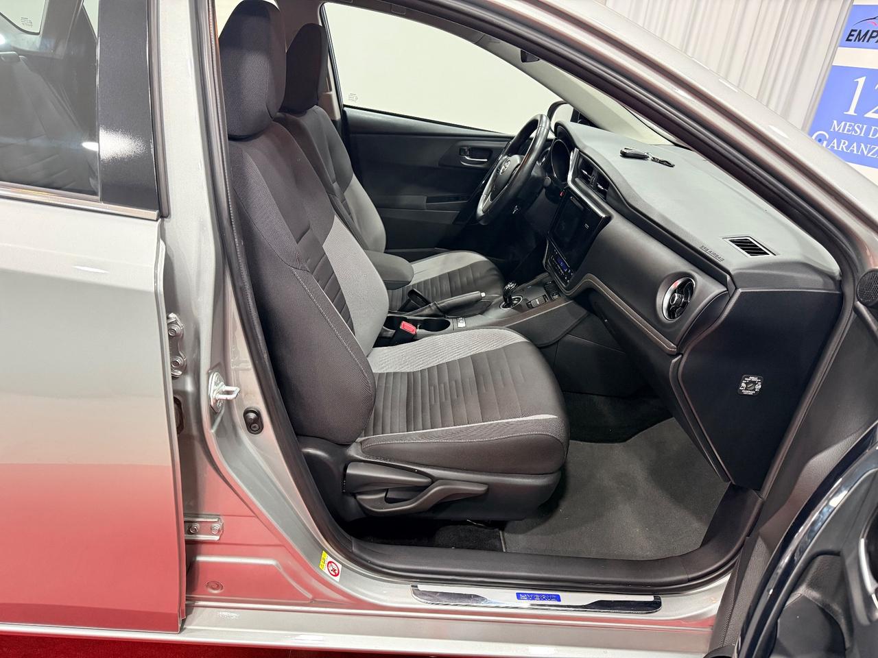 Toyota Auris 1.8 Hybrid Lounge