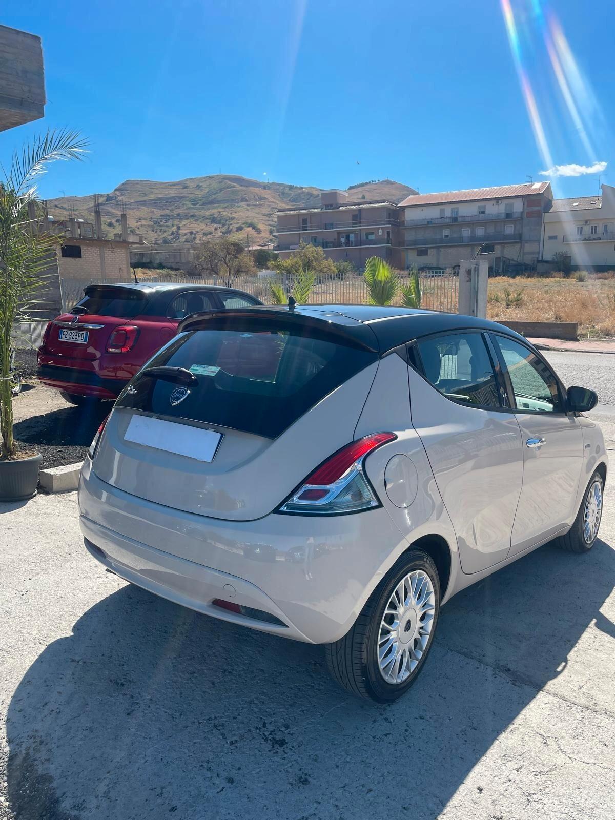 Lancia Ypsilon 1.3 MJT 16V 95 CV 5 porte S&S Silver