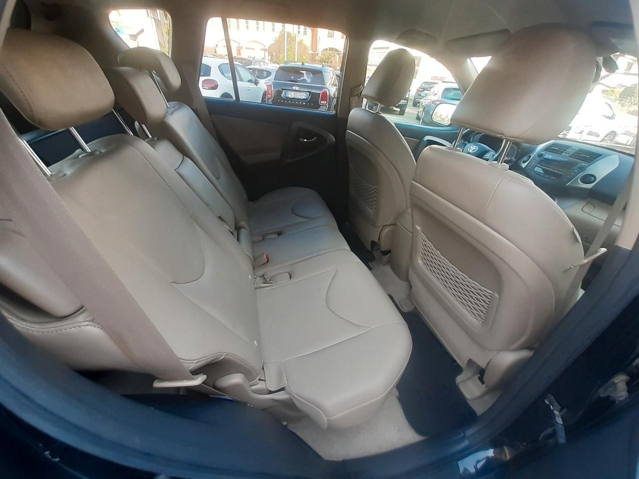 Toyota RAV 4 RAV4 2.2 D-4D 150 CV DPF Luxury