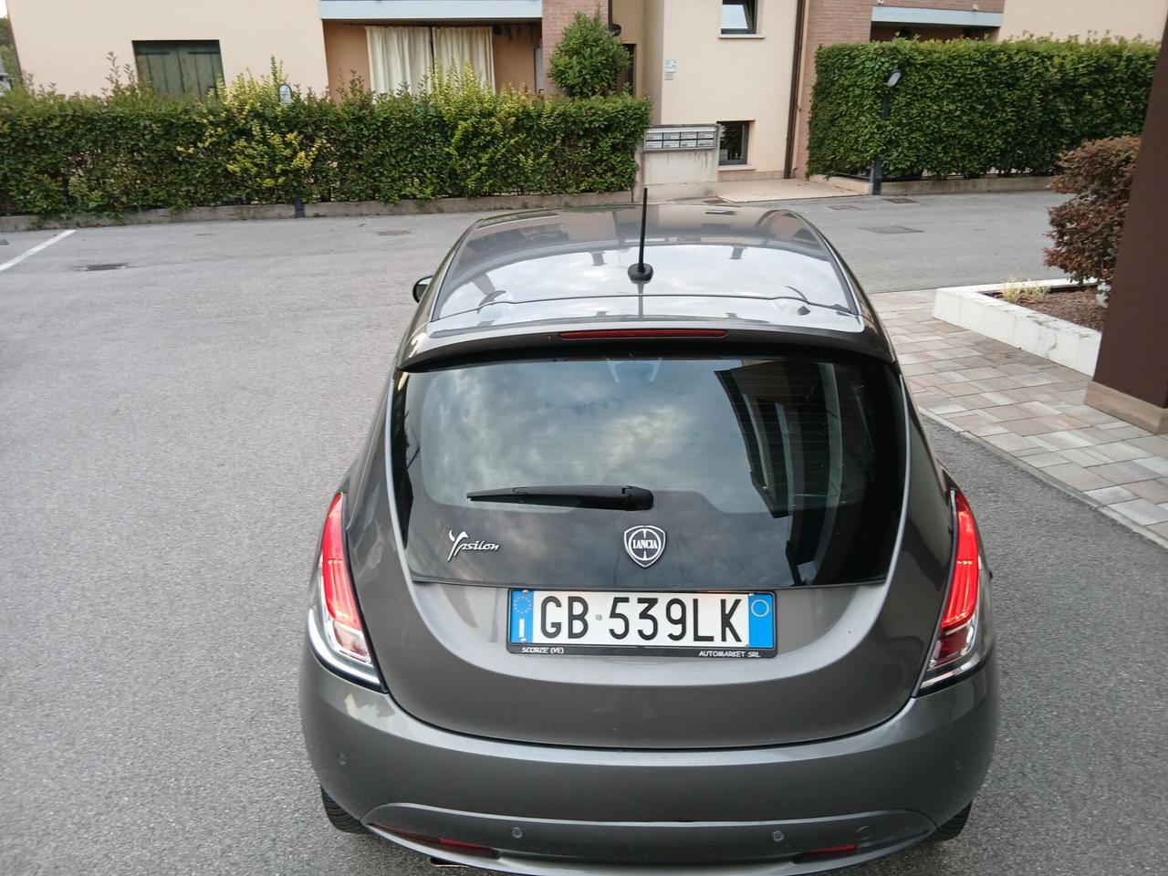 Lancia Ypsilon 1.2 69 CV 5 porte S&S Gold tua a € 169 mese