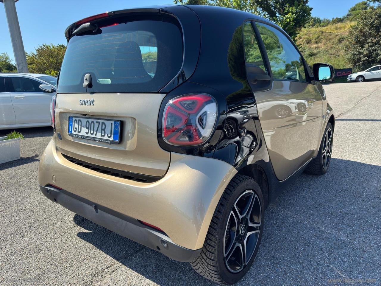 SMART fortwo EQ Parisblue