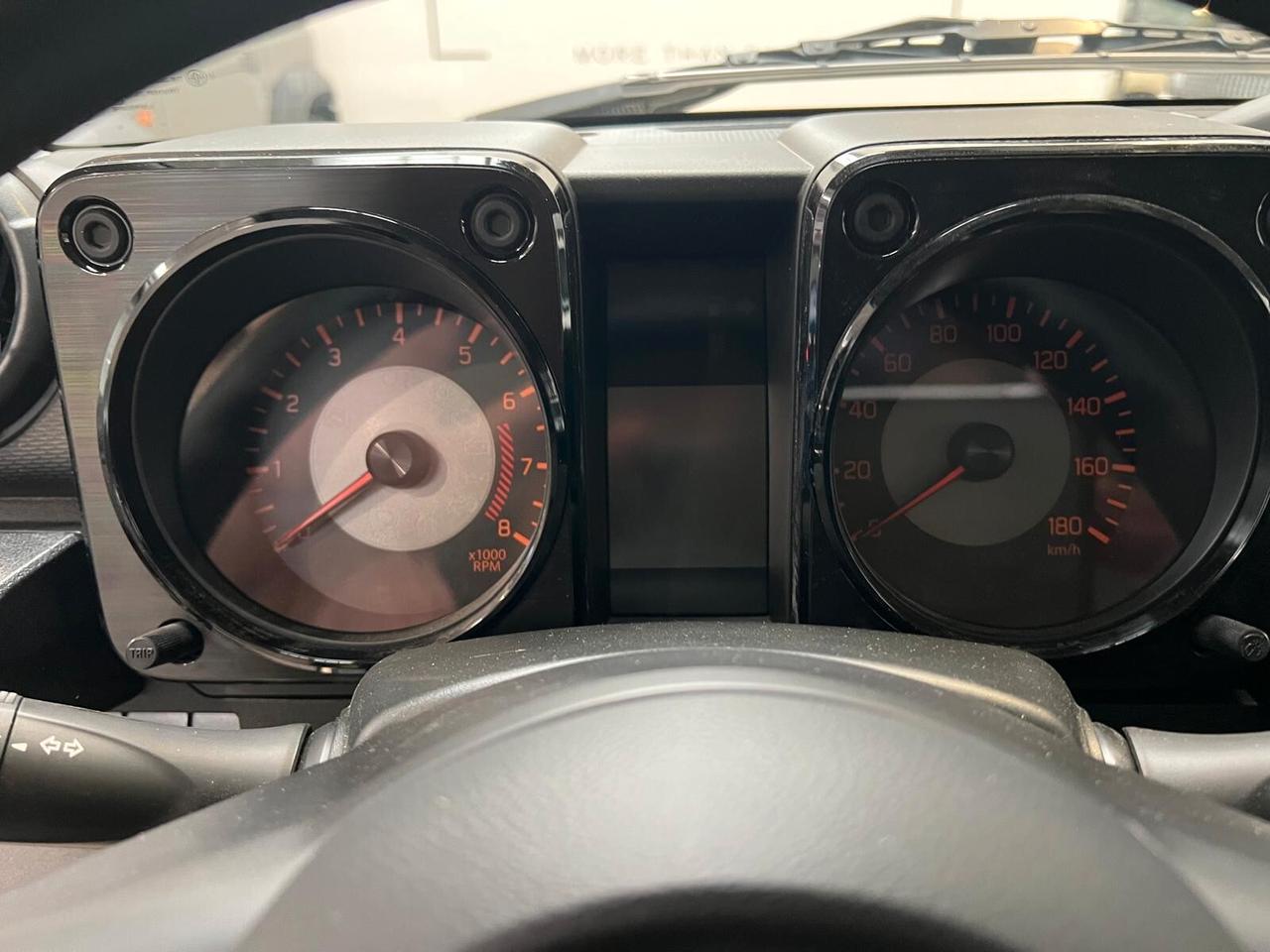 Suzuki Jimny 1.5 5MT 4 POSTI 4X4