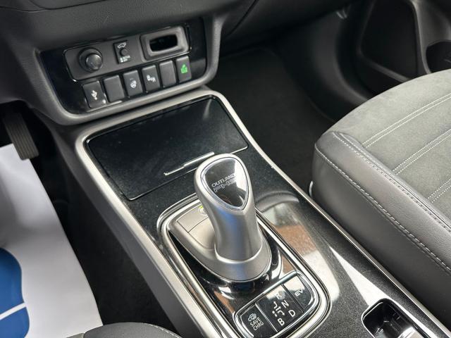 MITSUBISHI Outlander 2.4 MIVEC 4WD PHEV Instyle Plus 25000KM UNIPROP