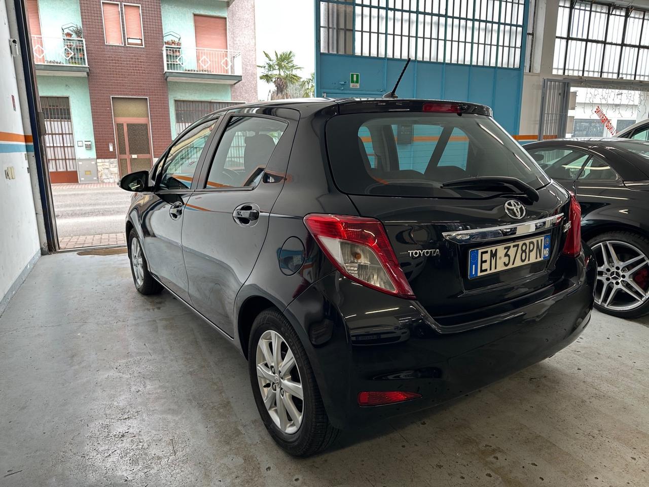 Toyota Yaris 1.0 5 porte Lounge - Navy