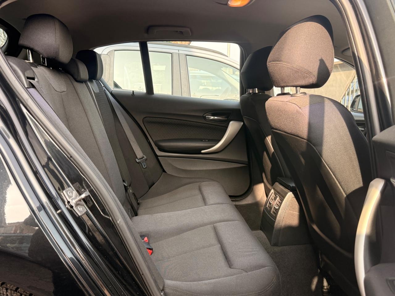 Bmw 118 118d 5p. Unique