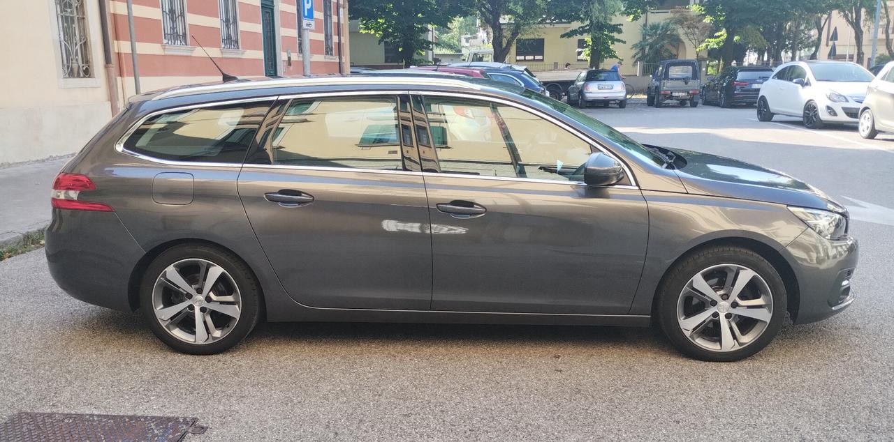 Peugeot 308 BlueHDi 130 S&S SW Allure