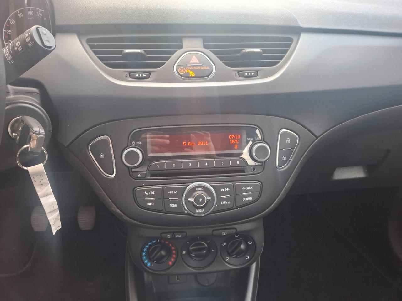Opel Corsa 1.2 5 porte neopatentati