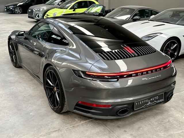 PORSCHE 911 Carrera 4S