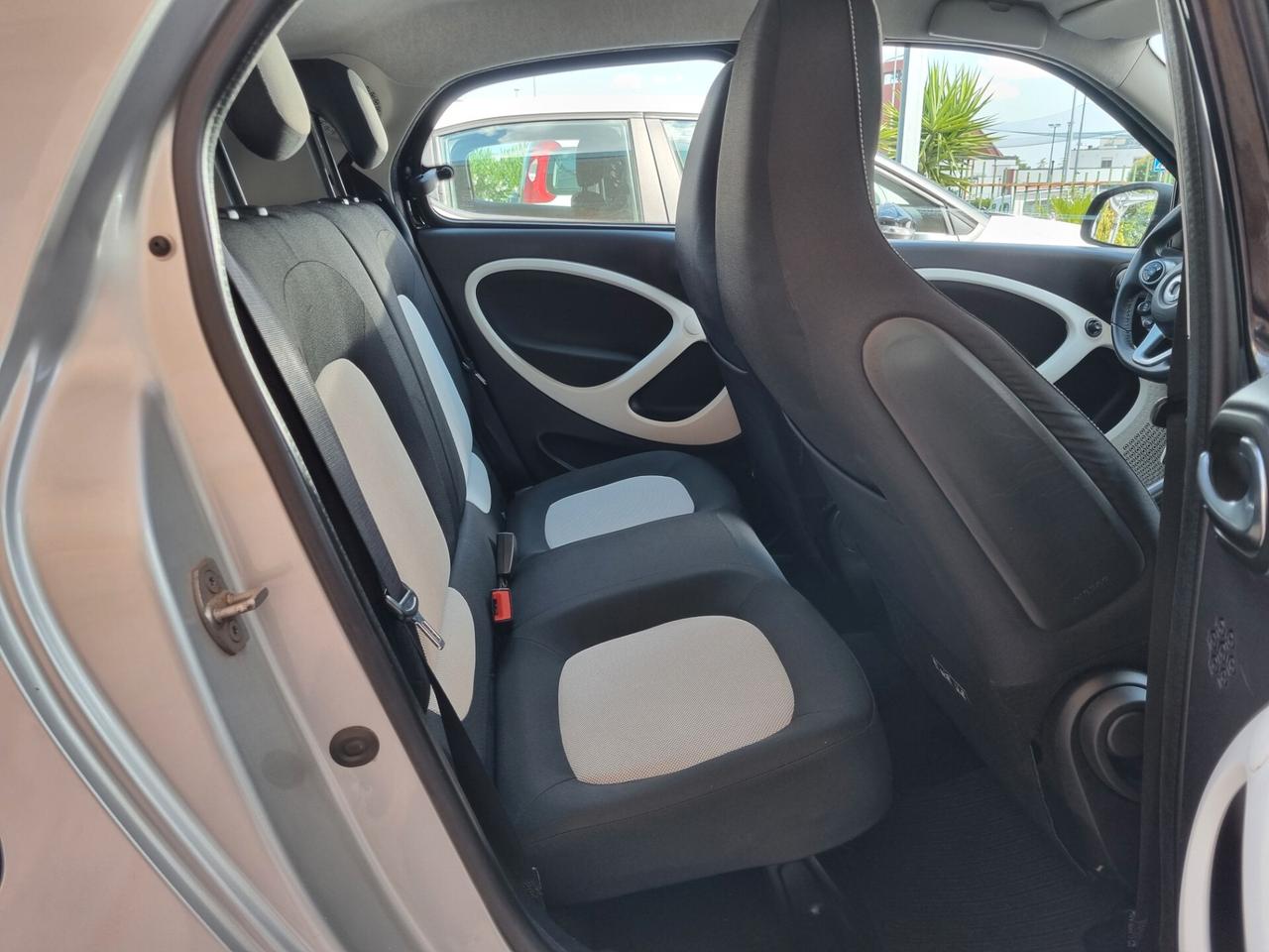 Smart Forfour II 2015 1.0 Youngster 71cv
