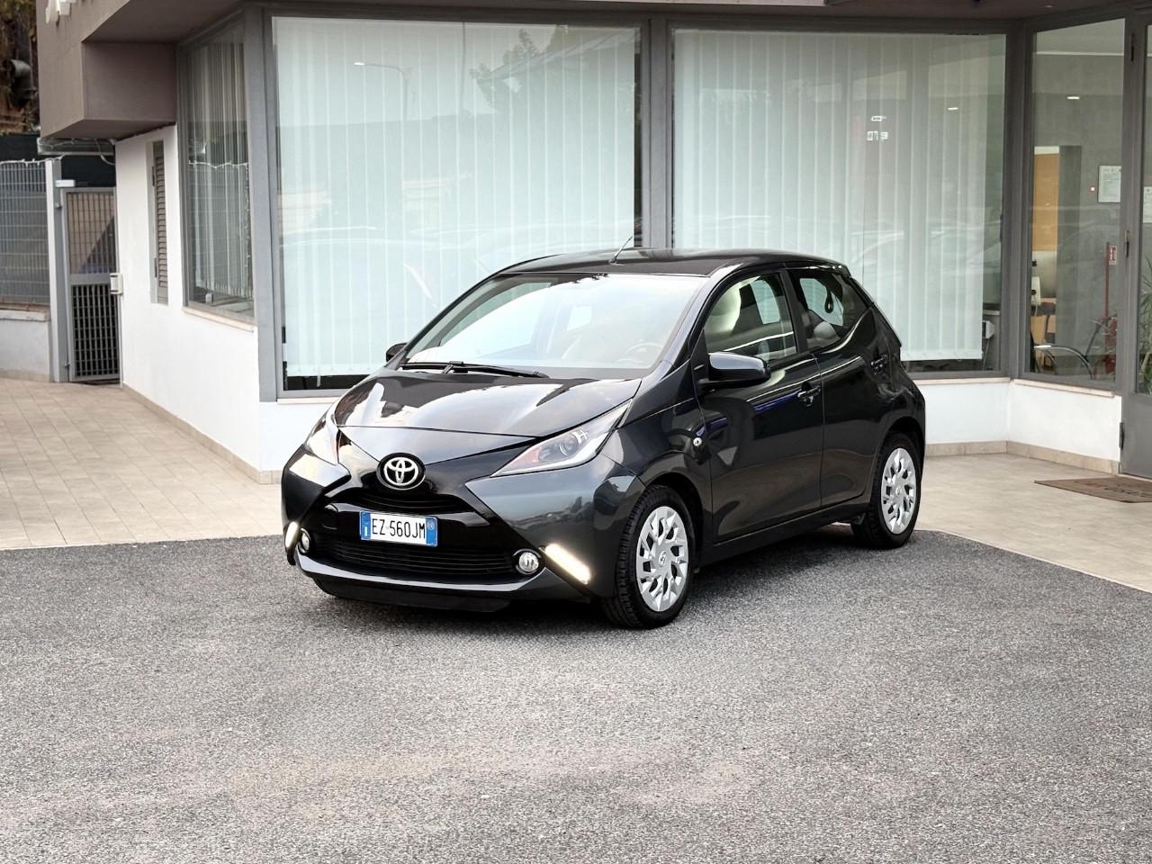 Toyota Aygo 1.0 Benzina 69CV E5 Automatica - 2015