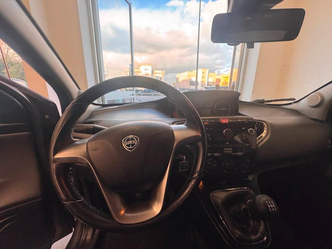 Lancia Ypsilon 1.2 8v Silver 69cv