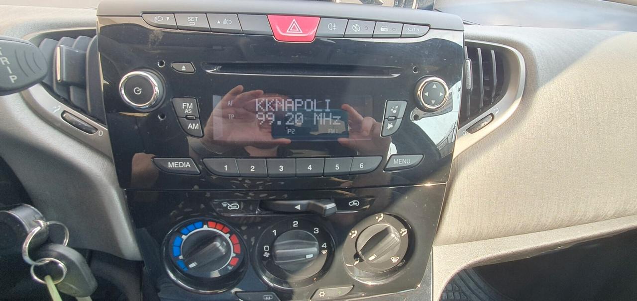 Lancia Ypsilon 1.3 MJT 95 CV Gold