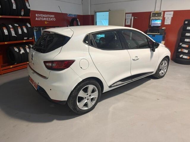 Renault Clio 1.2 75CV 5 porte Zen