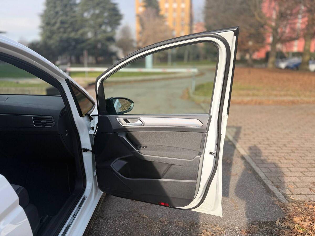 Volkswagen Touran 2.0 tdi Executive dsg R-LINE