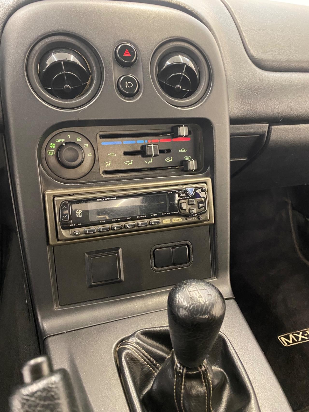 Mazda MX-5 1.6i 16V cat