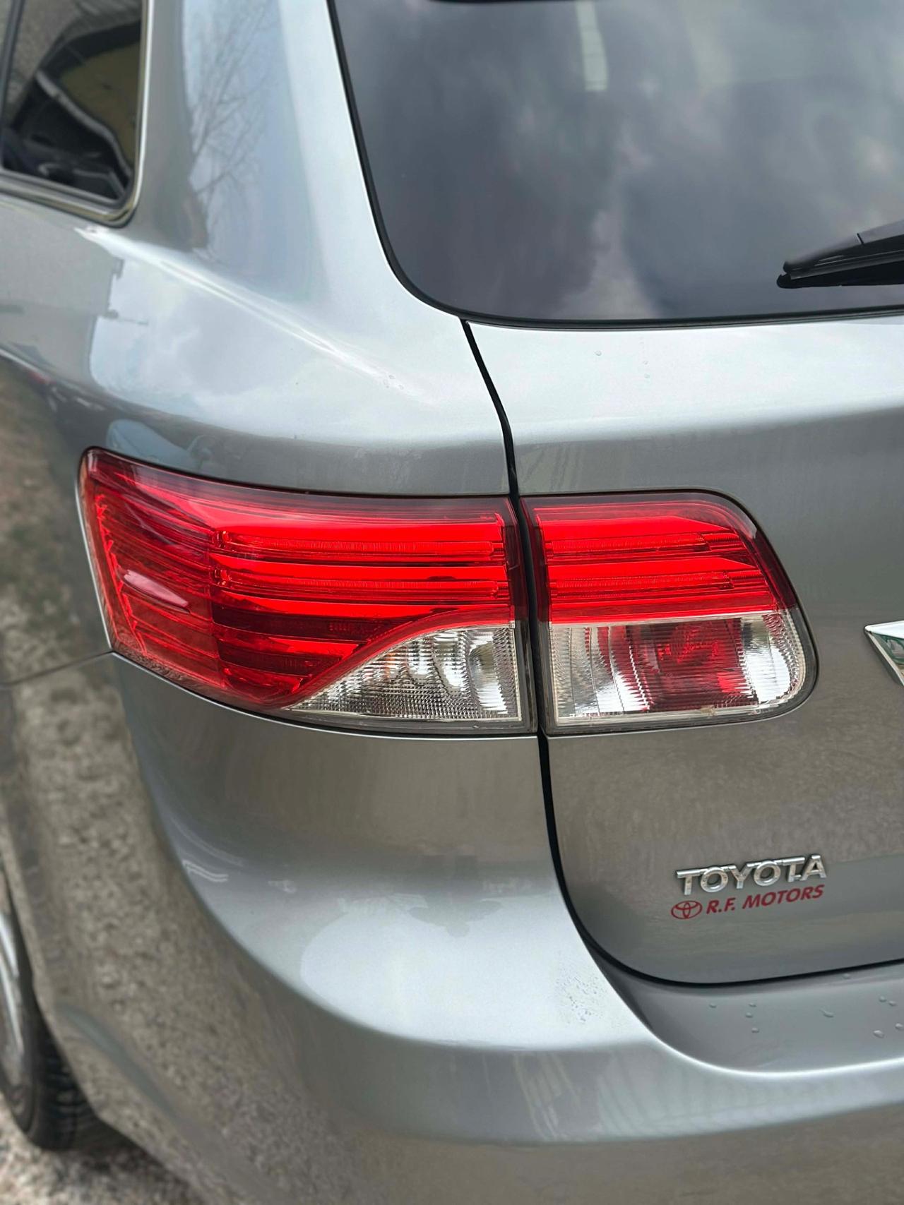 Toyota AVENSIS STYLE UNICOPR KMCERT GARAN