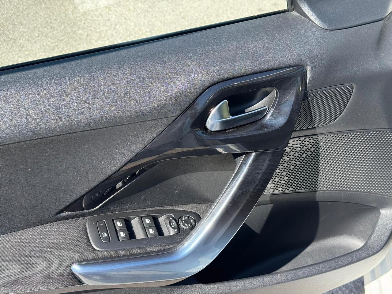 Peugeot 208 1.4 HDi 68 CV 5 porte Allure