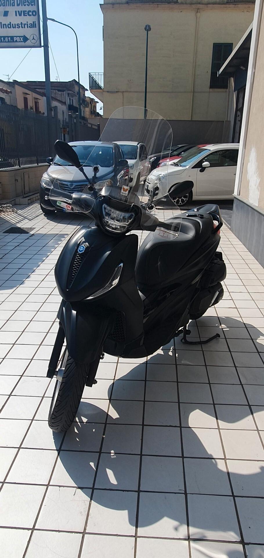 Piaggio Beverly 400 Deep Black Euro 5