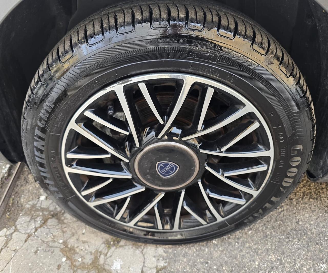 Lancia Ypsilon 1.0 FireFly 5 porte S&S Hybrid Platino