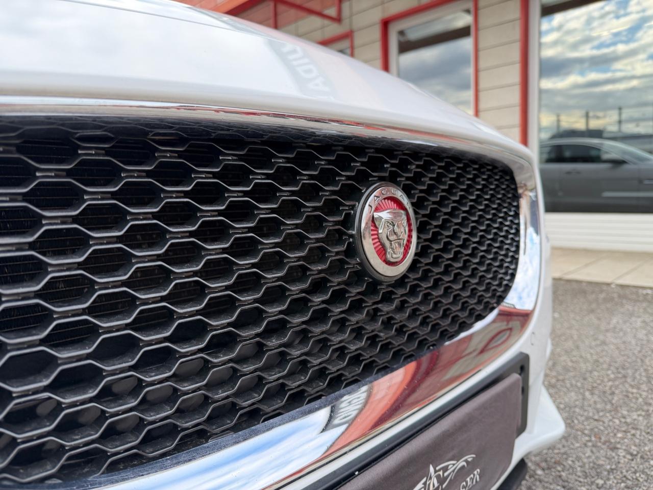 Jaguar XE - Prestige - FULL OPTIONAL