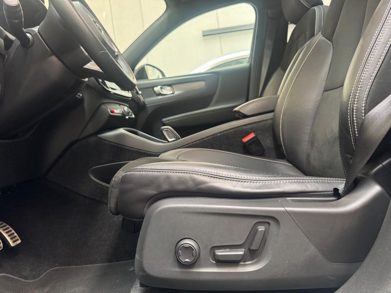 Volvo XC40 D4 AWD Geartronic R-design Full Optional