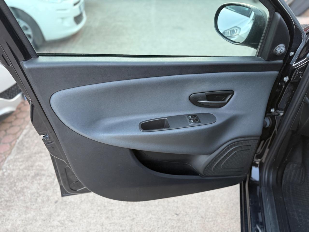 Lancia Ypsilon 1.2 69 CV 5 porte GPL KM CERTIF