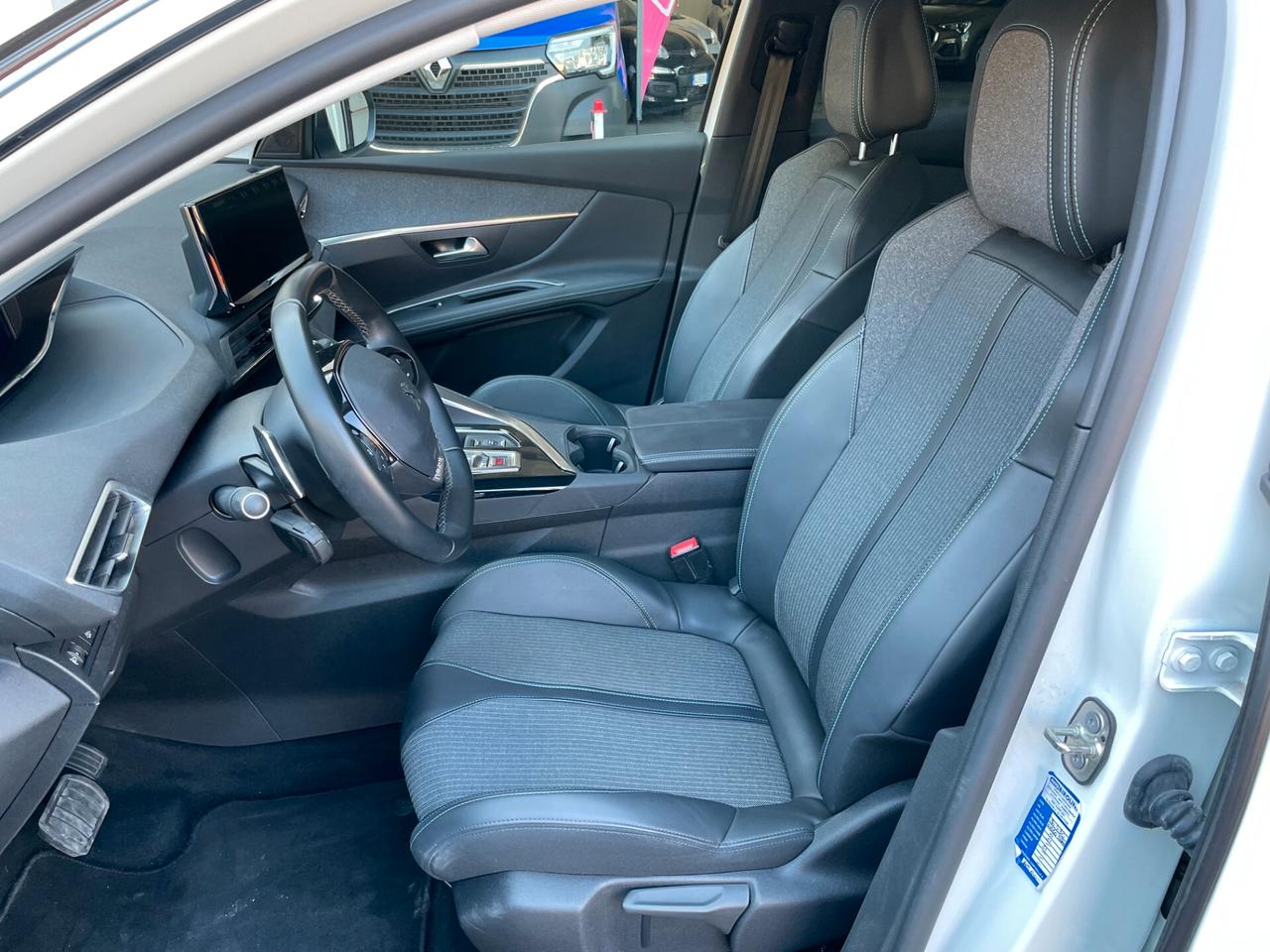 Peugeot 3008 Hybrid 225 e-EAT8 Allure Pack