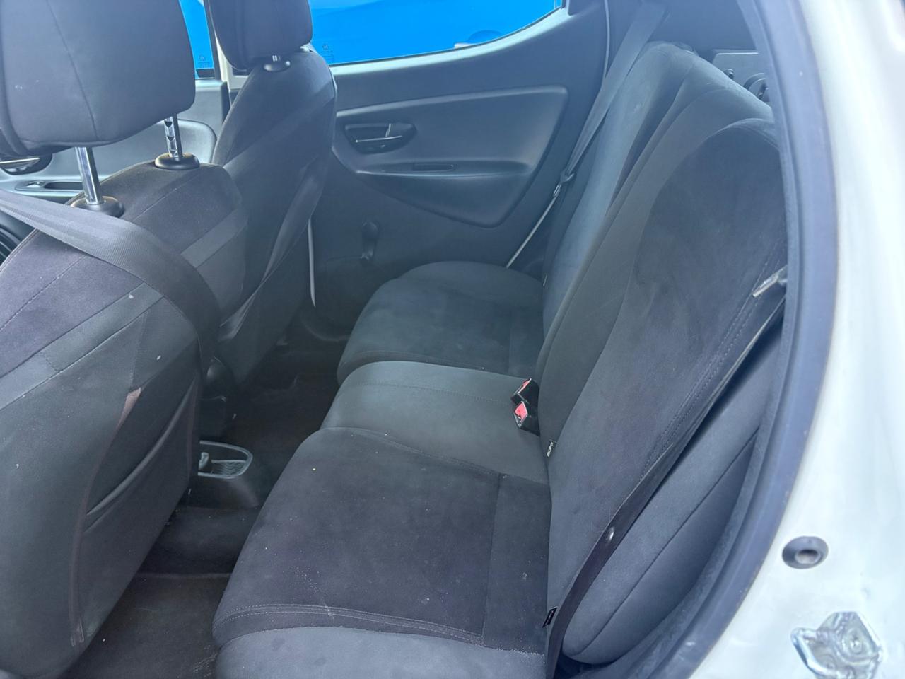 Lancia Ypsilon 0.9 TwinAir 85 CV 5 porte Metano Ecochic Silver