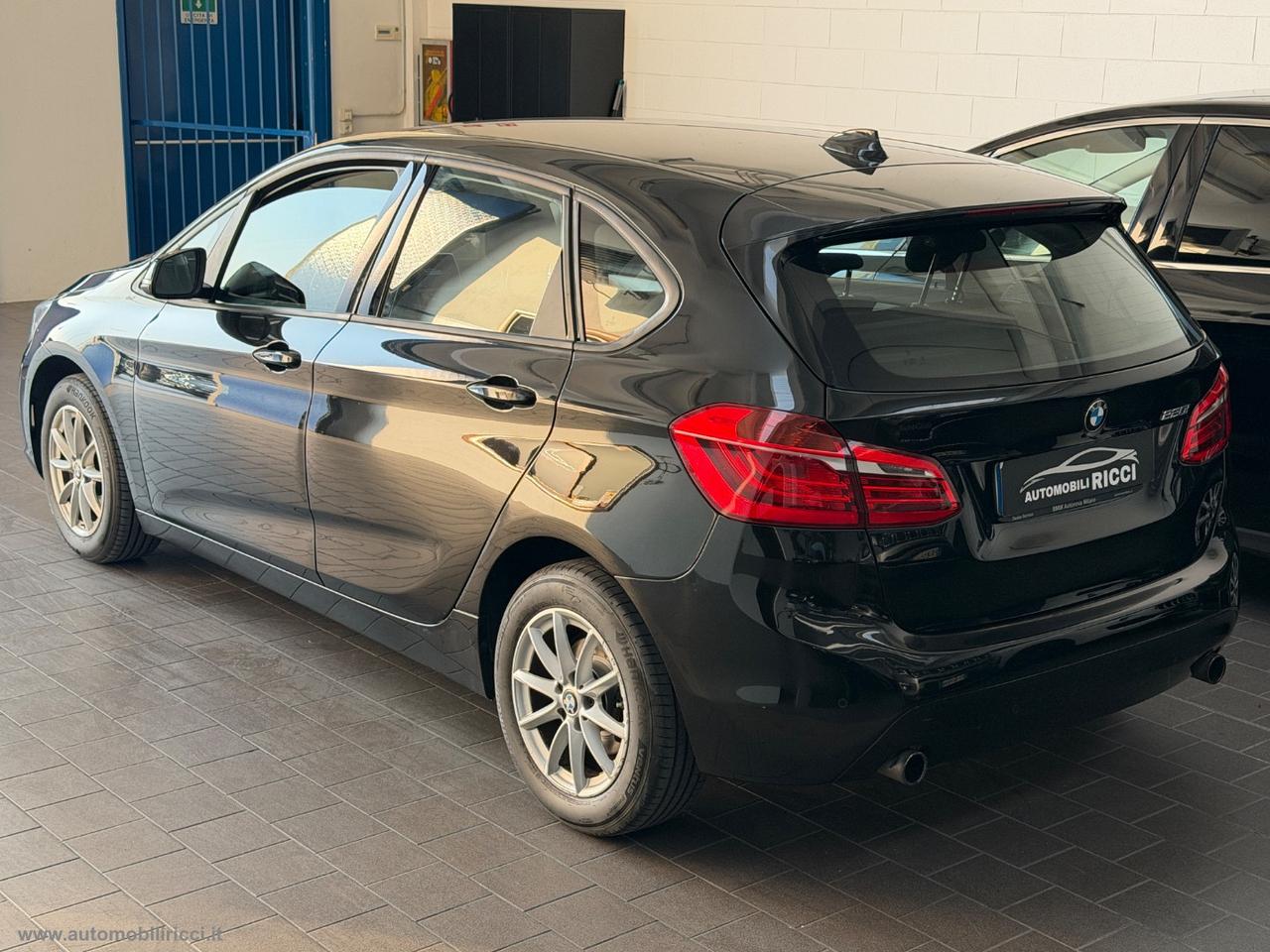 BMW 220i Active Tourer Advantage