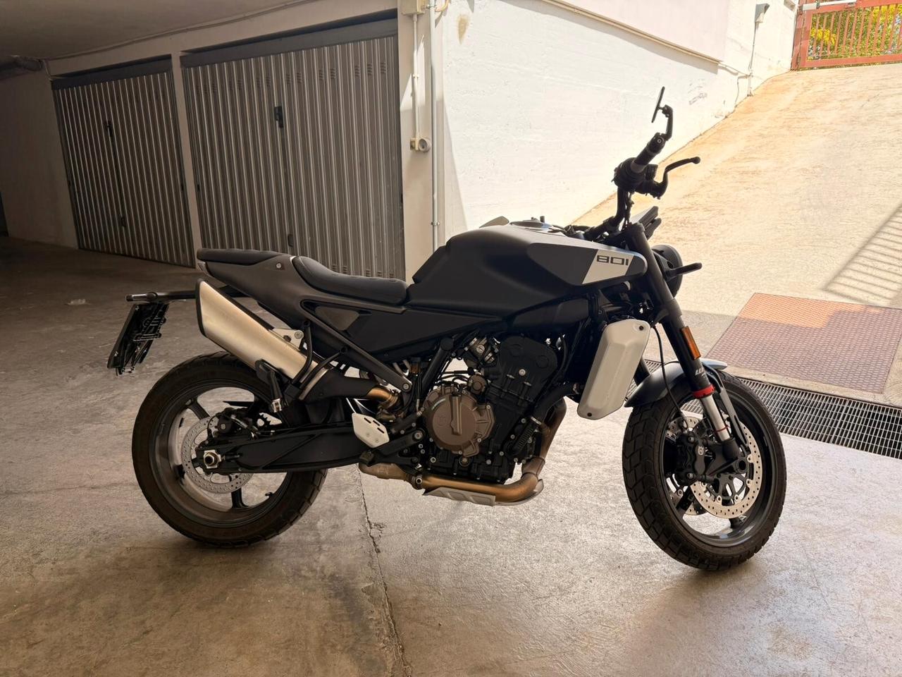 Husqvarna Svartpilen 801 *PARI AL NUOVO*